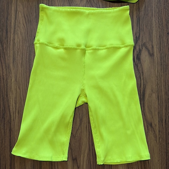 ONA l  Neon green workout set - Picture 3 of 5
